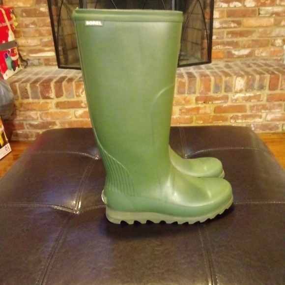 Sorel Shoes - Sorel rainboots fits like a 8.5 - 9